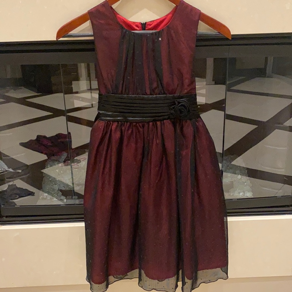 Flowy reddish black dress